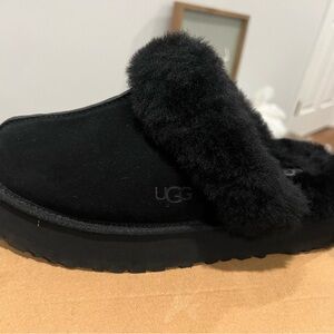 Size 9 UGG Platform Disquette